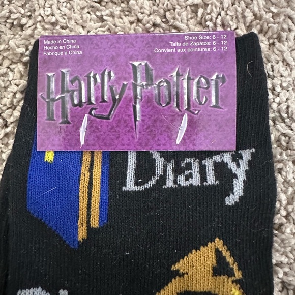 LootCrate *EXCLUSIVE* Harry Potter 7 Horcrux Deathly Hallows Theme Socks - Picture 4 of 4